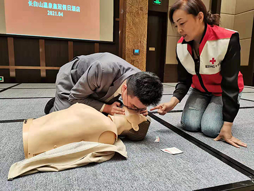“護(hù)航長(zhǎng)白山旅游服務(wù)，獻(xiàn)禮建黨百年”救護(hù)培訓(xùn)活動(dòng)